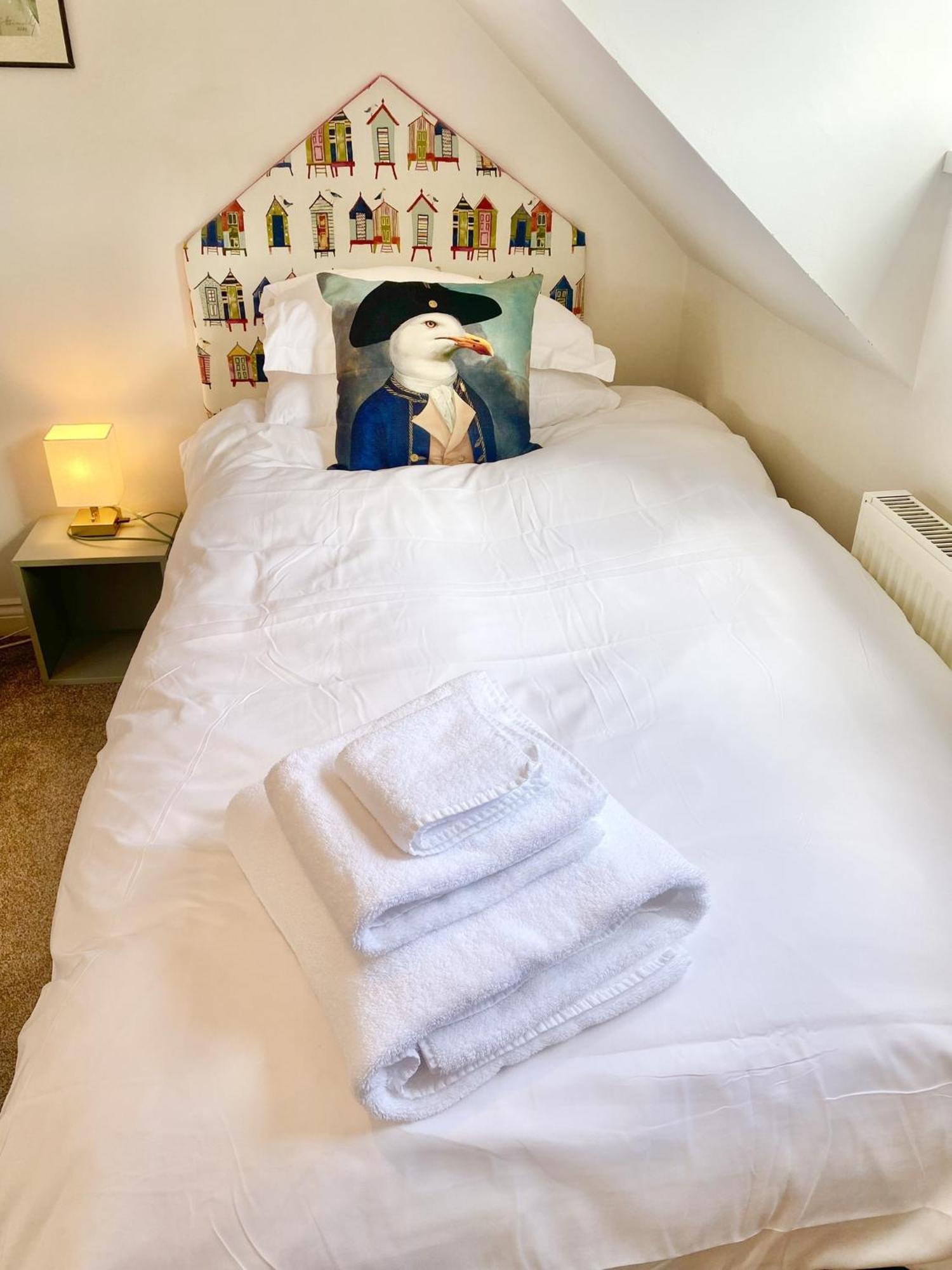 Stylish With Quay And River View Vakantiehuis *